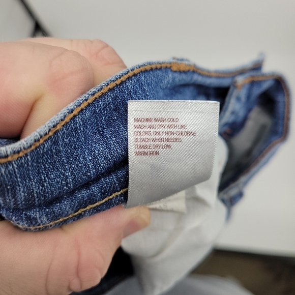 Old Navy Womens The Dreamer Distressed Warn Jeans Size 6 🖤 - Picture 6 of 14